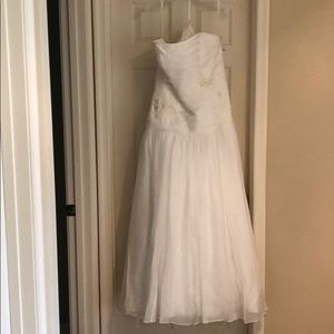 Never worn!!! Wedding dress